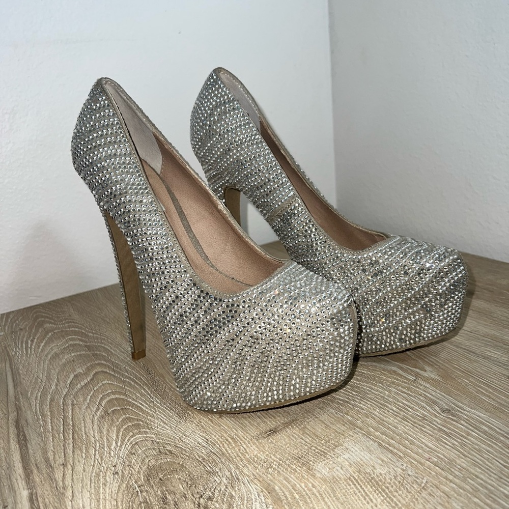 Steve Madden "Dyvinal" Platform Rhinestone Heels size 7.5